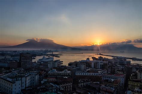 What companies run services between Naples, Italy and Mount Vesuvius, 80044 Ottaviano, Metropolitan City of Naples, Italy? Vesuvio Express operates a bus from Napoli - Piazza San Pasquale to Vesuvio - National Park on demand. Tickets cost $44 and the journey takes 40 min.. 