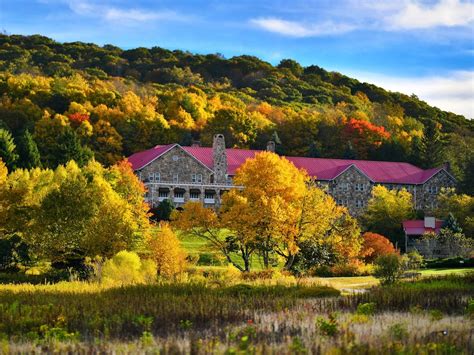 Mountain lake lodge. Mountain Lake Lodge – which also earned TripAdvisor's Award of Excellence in 2016 and 2017 – is located in Virginia's Blue Ridge Mountains, part of the Appalachian Mountain Range and center of ... 