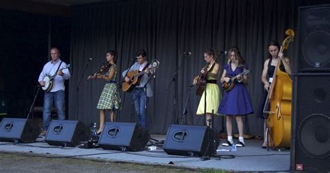 Mountain magic : The Burnett Sisters Band with Colin Ray …