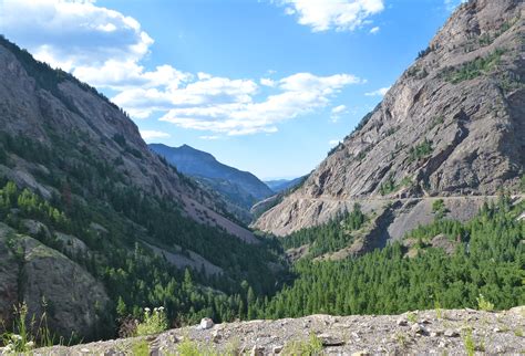 The Rocky Mountains, commonly known as the Rockies, pass through the states of New Mexico, Colorado, Utah, Wyoming, Montana and Idaho. Extending between the United States and northwestern Canada, the Rockies contain more than 40 separate mo.... 