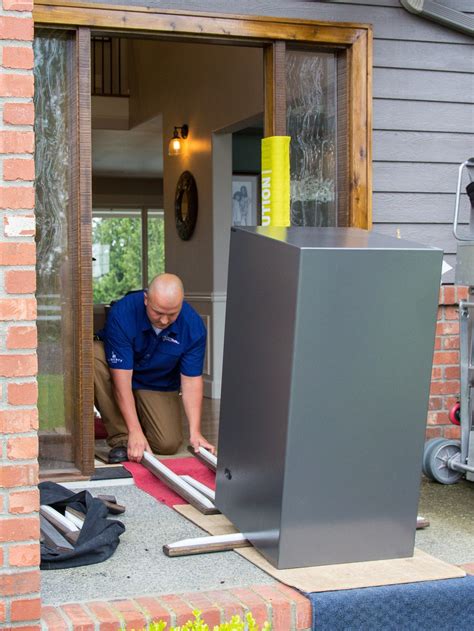 Moving a safe. Ensure any staircases that might be used are sturdy enough to hold the weight of the safe. Empty out your safe to make it lighter and protect its valuable contents from being … 