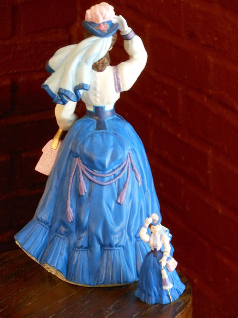 Avon Mrs Albee 2003 Vintage Figurine Victorian Woman Winter Holid