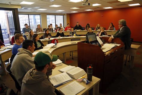 The joint JD/MSW program lets you integrate your social work studies and your law school education on either a full-time or part-time schedule, with classes offered in both day and evening hours. Both degrees may be completed full-time in 4.5 calendar years, and may be accelerated by taking summer courses.. 