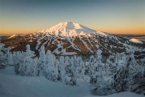 Mt bachelor oregon. Mt. Bachelor’s top elevation is 9,065 feet, providing 360-degree views from its summit and a vertical drop of 3,365 feet. An average annual snow base of 150 to 200 inches and an average annual snowfall of 462 inches fall on the 4,318 skiable acres and 101 runs, breaking out as follows: 15% green, 35% intermediate, 30% black diamond/advance and 20% … 
