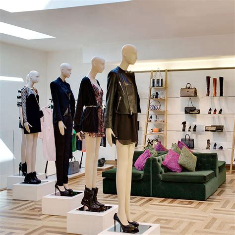 Mtches fashion. With over 30 years of fashion expertise, MATCHES offers a curated edit of 450+ established and innovative designer brands, from Gucci and The Row to Saint Laurent, Bottega Veneta and more luxury fashion icons. Our buyers and Private Shopping team bring you the best designer clothing, bags, shoes, fine jewellery, accessories and homeware, and ... 