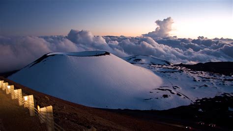 Muana kea. Mauna Kea Summit Tour with Free Sunset and Star Photo. 750. The 13,803-foot (4,207.3-meter) peak of Mauna Kea is Hawaii's highest point, and a popular spot for star-gazing. With this tour, travel up to the summit with your guide, stop for dinner at the Onizuka Astronomy Complex, then arrive at the summit in time to watch the sunset. 