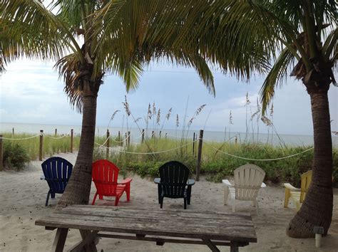  Rated in the top 20 Restaurants on Captiva Island this is one of many Sanibel Island attractions you will enjoy. The Mucky Duck on Captiva Island is beachfront dining and a Sanibel Island activity you don't want to miss when visiting Sanibel or Captiva Island. . 