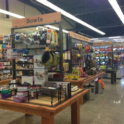 Mud Bay has been helping cats & dogs thrive in the PNW since 1988 Pacific Northwest pet store offering healthy food, toys and supplies, as well as scientifically-based nutritional guidance for dogs and cats.