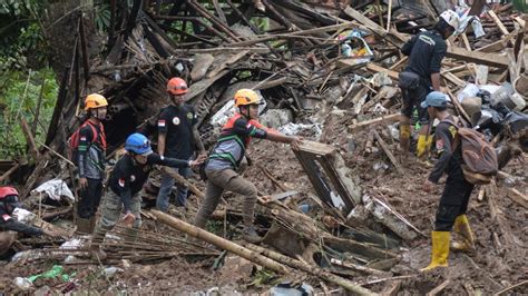 Mudslide claims 8, several lost in Java's West Java