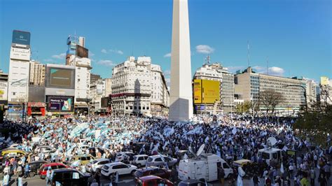 Muere un manifestante durante una protesta en el Obelisco de Buenos Aires