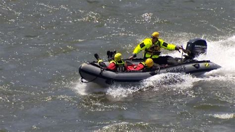 Mueren 2 niños tras ser arrastrados por un río del centro de California durante unas condiciones peligrosas