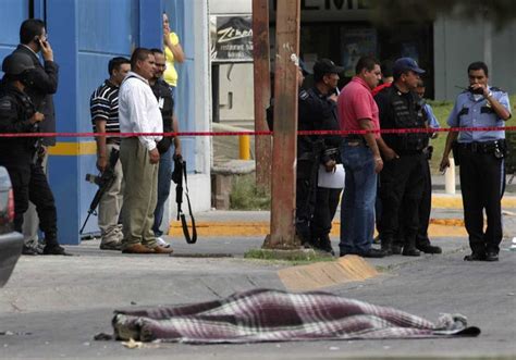 CIUDAD JUÁREZ, México — Las autoridades mexicanas anunciaron el miércoles que investigan un incendio en un centro de detención de migrantes en Ciudad Juárez como un caso de homicidio, al ...