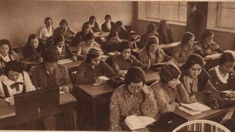 Mujeres en la universidad uruguaya de los '80. - Rich dads guide to becoming rich without cutting up your credit cards.