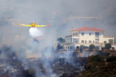 Multinational force fights stubborn wildfire in Cyprus, including Lebanon, Greece and Jordan