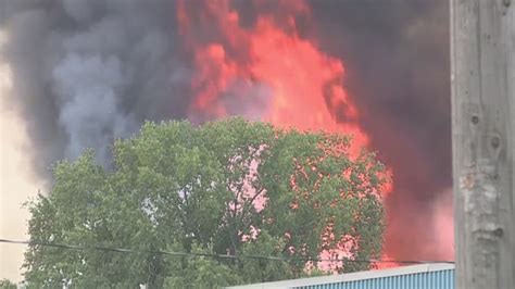 Multiple Kansas City crews respond to large warehouse fire