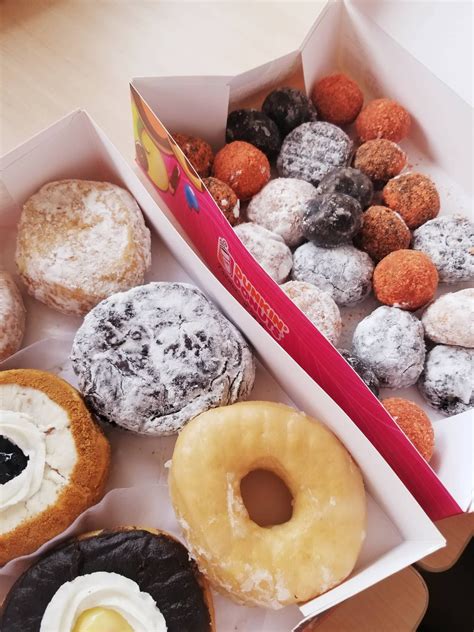 Munchkins donuts. 20 Premium Munchkins & 20 Classic Munchkins. NOTE: Donuts are pre-assorted and flavors are subject to availability. ₱ 420. 0. Famous. 6 Premium & 6 classics ₱ 439. 0. Combo 2. Pick from Large Brewed Coffee, Iced Coffee, or Black Iced Coffee + 1 Premium Donut (Please specify variety quantity under "Note to Restaurant") 