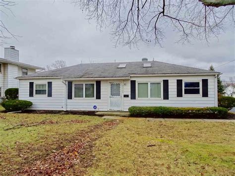 Muncie homes for sale. Similar Homes For Sale Near Muncie, IN. Comparison of 308 S Pasture Ln, Muncie, IN 47304 with Nearby Homes: $79,400. 2 bed; 6,534 sqft lot 6,534 square foot lot; 1641 N New York Ave. 