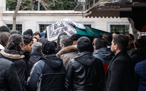 Murat Bayırköylü, otoparkta tartıştığı Yağmur Sönmez 'e tüfekle ateş edip, aynı tüfekle intihar etti.