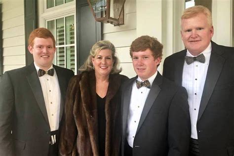 Murdaugh family net worth. Jun 17, 2021 · Their brother, Richard Alexander "Alex" Murdaugh, had called 911 just after 10 p.m. ET to report that he had returned to his family's estate in Islandton, a rural community in South Carolina's ... 