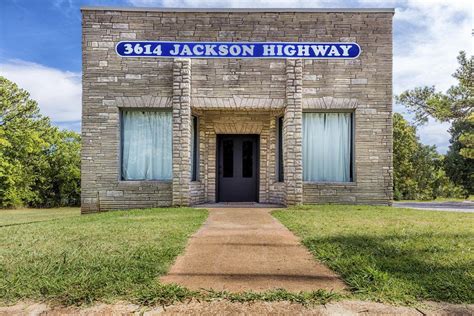 Muscle shoals sound studios. -The Swamper’s first album in their new studio was Cher’s 3614 Jackson Highway, which happened to be the address of the Muscle Shoals Sound Studio. It didn’t sell well, but became a critical darling.-Lynyrd Skynyrd recorded the first of two versions of their hit “Free Bird” in the Shoals. The band even mentioned the Swampers in the ... 