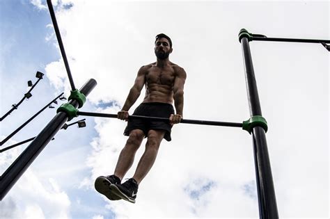 Muscle-up. The muscle-up technique consists of five main components that need to work in unison: False grip; Hollow body hold; High pull-up; Transition; Straight … 