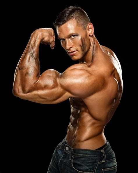 The ultimate place for muscle worship of the hot buff guys and muscle models in high quality videos and pictures. 