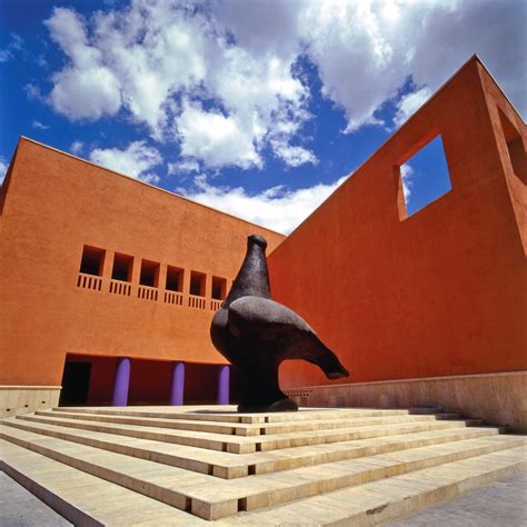 Museo contemporáneo de arte. Monterrey. Don't miss the outstanding Museo de Arte Contemporáneo, its entrance marked by Juan Soriano's gigantic black dove sculpture. Inside, its idiosyncratic spaces are filled with water and light, and major exhibitions (almost all temporary; the permanent collection is quite modest) of work by renowned contemporary Mexican and Latin ... 