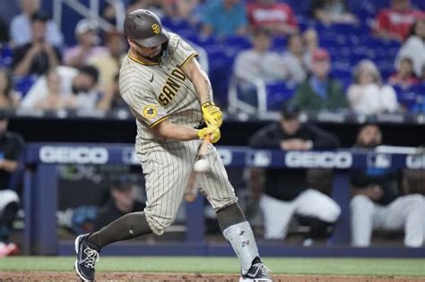 Musgrove pitches no-hitter into the 6th, Sánchez homers again as Padres beat Marlins 10-1