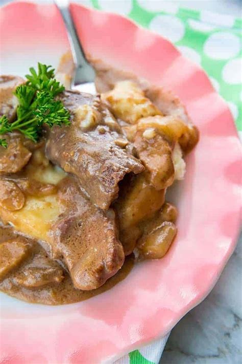 Mushroom Crock Pot Cube Steak & Gravy