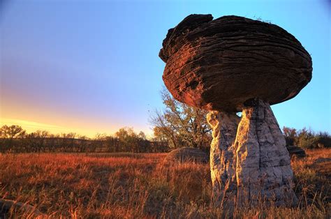 (785) 546-2565 Mushroom Rock State Park Map Rock City Kansas Geology & fossil Attractions Mushroom Rock State Park Mushroom Rock State Park - Marquette, Kansas About 20 miles SW of Salina, Kansas off Highway 140 is Kansas' smallest state park - Mushroom Rock State Park.. 