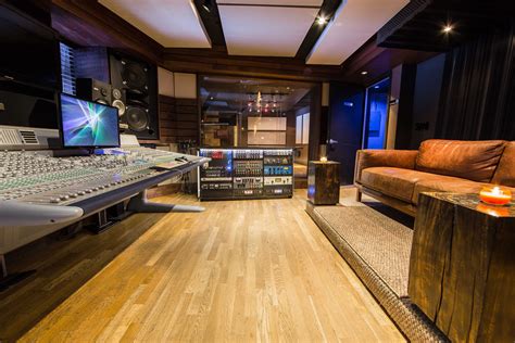 Music studios in nyc. offers seven spacious, column-free studios, acoustically designed by Robert Hansen and Associates --with three new, dance-friendly studios and two more lounges! 