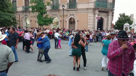 Somos un grupo familiar radicado en la ciudad de Chihuahua, que alegra con sus bailes, la plaza de armas de la ciudad.. 