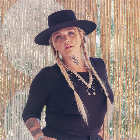 Musician elle king. Elle King has been known to dabble in a variety of different genres like pop and hip-hop, she's a country girl at heart. She joined to talk about breaking into the music industry, the empowering stories behind her upcoming album. Stars: … 