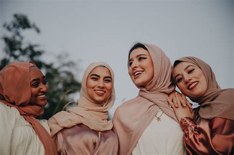 Muslim & Hindu Girls Unite Through Yoga: Faith Meets Fitness in Jammu & Kashmir (2026)