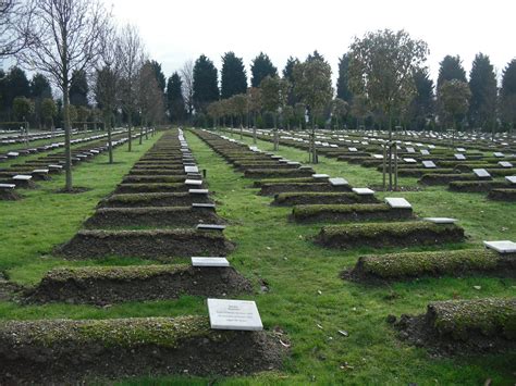 Muslim cemetery near me.  Directory of Muslim sections in cemeteries, dedicate...