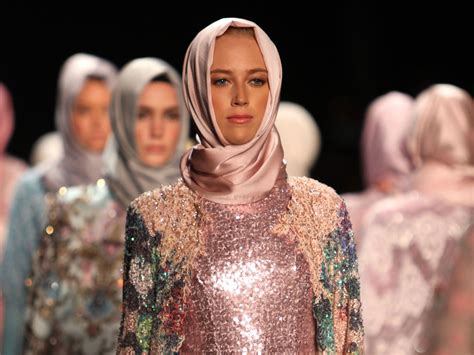 Muslim fashion designer makes history with hijab …