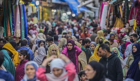 Muslims end Ramadan, begin holiday amid war, reconciliation