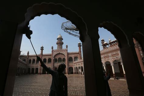 Muslims in Asia began marking holy month of Ramadan
