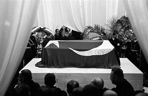 Mustafa Kemal Atatürk ölüm haberi verildikten sonra .