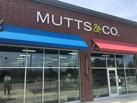 Mutts and co. Mutts & Co. was designed with natural pet care in mind. Focusing on healthy and natural pet food, treats, toys and supplies, Mutts & Co quickly became a neighborhood staple in Columbus for local pet owners. 