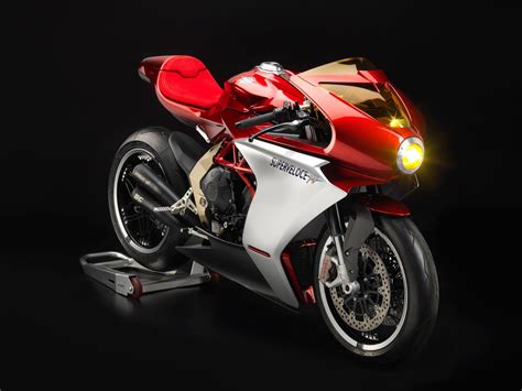 Mv agusta mv agusta mv agusta. PureMV Agustasound. The 140 HP three-cylinder of the Dragster RR SCS leaves you breathless thanks to its immediate and precise response to the twist of the throttle. And with the SCS system, it has true “traffic-light-burner” acceleration. Carefree thrills. play. 