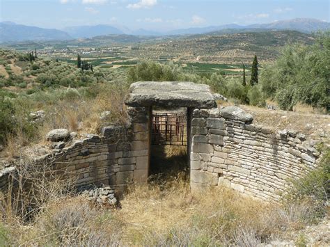 Mycenaean Tholos Tombs and Early Mycenaean Settlements