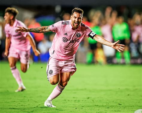 Méssi - Messi gets his first-ever MLS goal! 87th min: Oh my goodness, all of Red Bull Arena held its breath as Lionel Messi got on the ball at the top of the penalty area and touched onto his favored left...