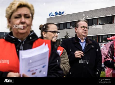 NÉ - à la porte de VDL Nedcar, les syndicats et le personnel ...