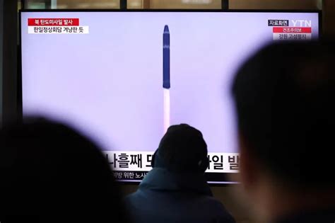 N Korea launches missile into sea amid US-S Korea drills