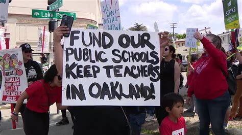 NAACP urges Oakland teachers to end strike for children's sake