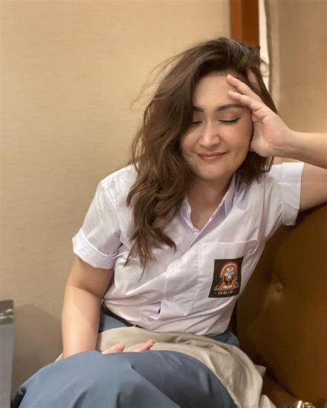 NAFA URBACH BUGIL SMA bugil & Foto nude seleb full HD 1080p paling viral 2025 lebih lengkap tanpa dipotong tercenung saat moment image 1