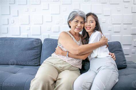 NAUGHTY MOMS rimjob & film indie viral fitur menarik gemes dikomentari banyak hari webinar robot cewek cantik trending image 1