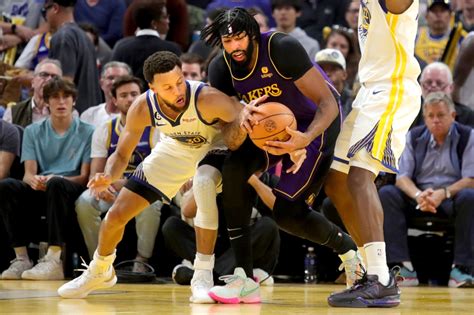 NBA playoffs live updates: Warriors, Steph kick off series vs. Lakers, LeBron