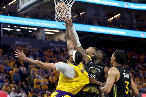NBA playoffs live updates: Warriors looking to avoid dreaded 0-2 hole vs. Lakers